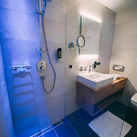 מלון Stadthotel Haslach *